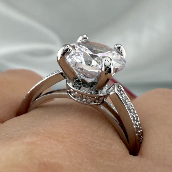 Silver Crystal Engagement-Style Ring – Sparkling Statement Jewelry - Picture 11 of 11